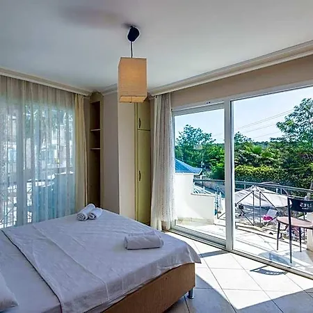 Seahorse Deluxe Hotel